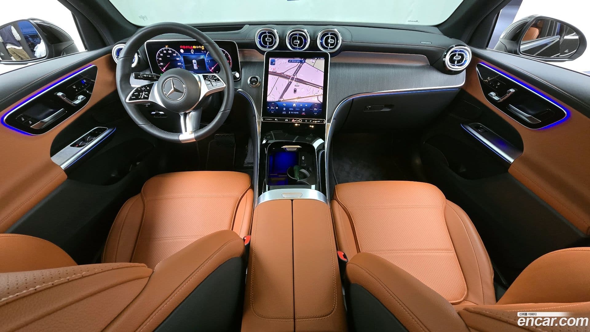 Main__Slider__Photo:GLC-Class Mercedes-Benz 2024.4-6