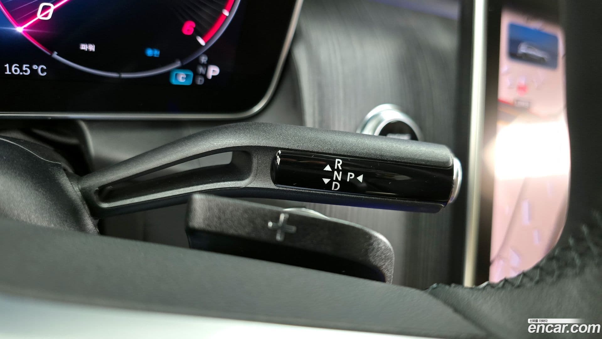 Main__Slider__Photo:GLC-Class Mercedes-Benz 2024.4-8