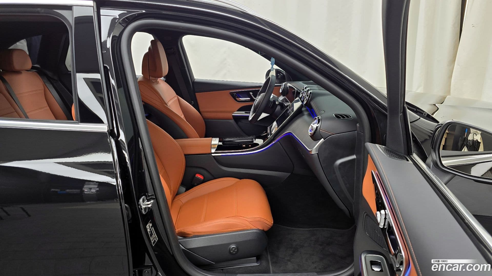 Main__Slider__Photo:GLC-Class Mercedes-Benz 2024.4-10