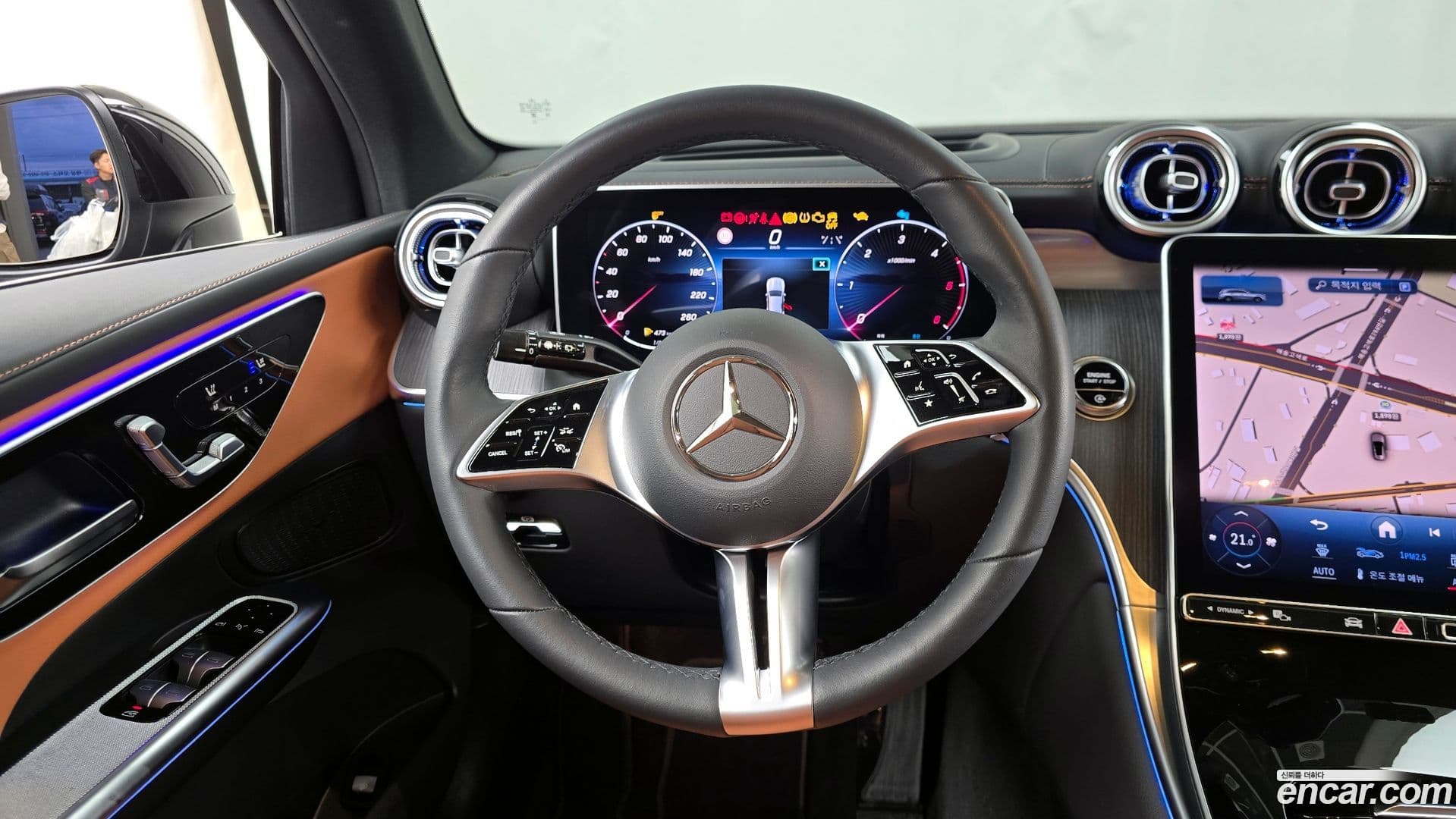 Main__Slider__Photo:GLC-Class Mercedes-Benz 2024.4-11