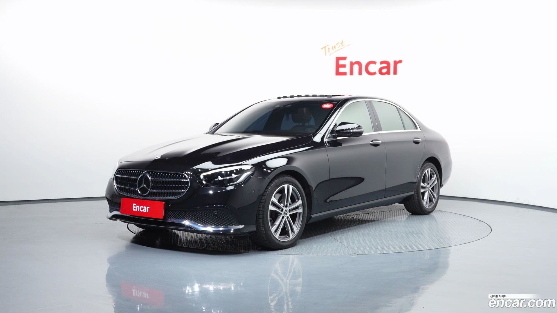 Main__Slider__Photo:E-Class Mercedes-Benz 2023.10-0