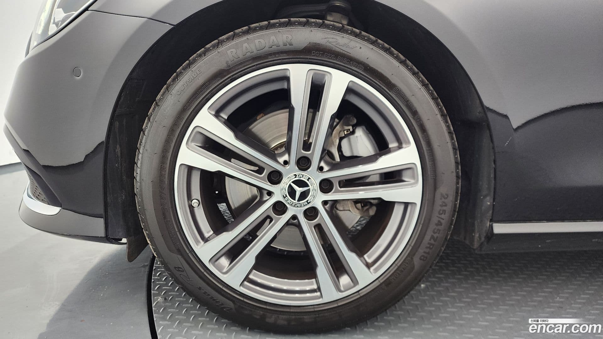 Main__Slider__Photo:E-Class Mercedes-Benz 2023.10-4