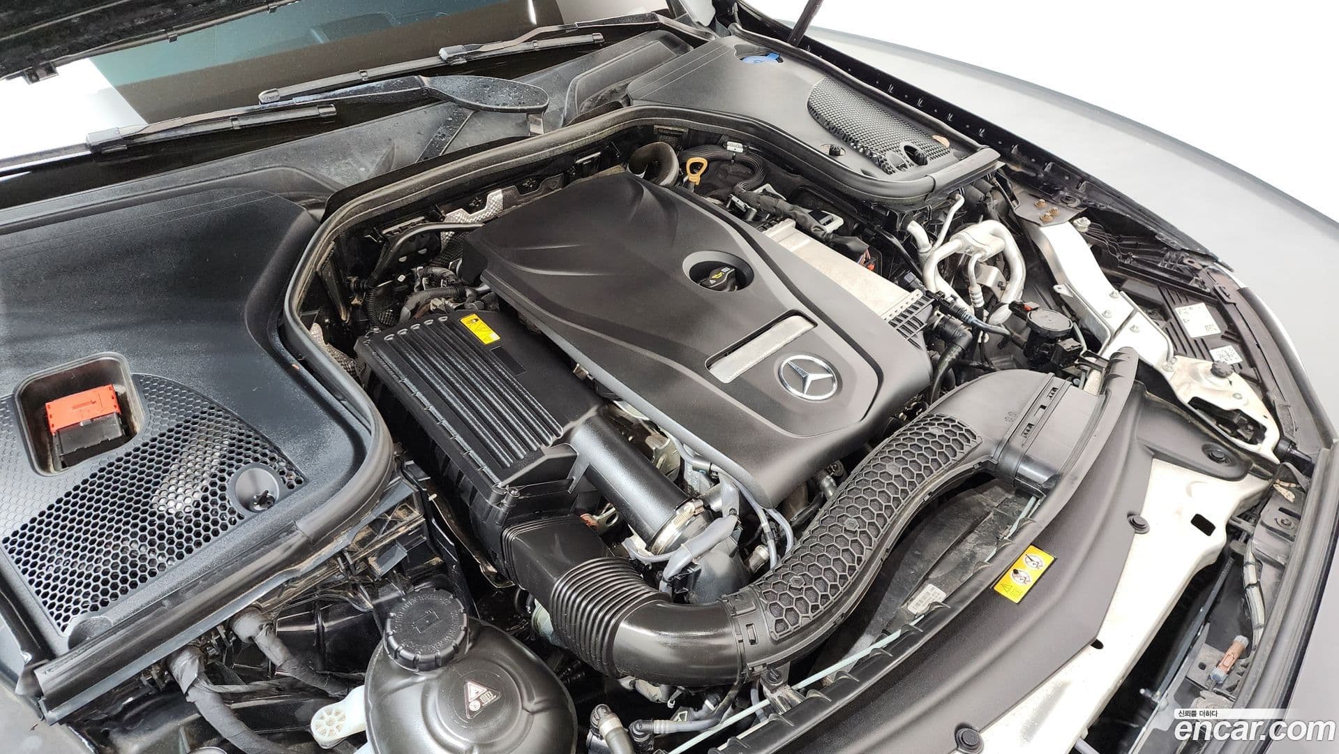 Main__Slider__Photo:E-Class Mercedes-Benz 2023.10-5