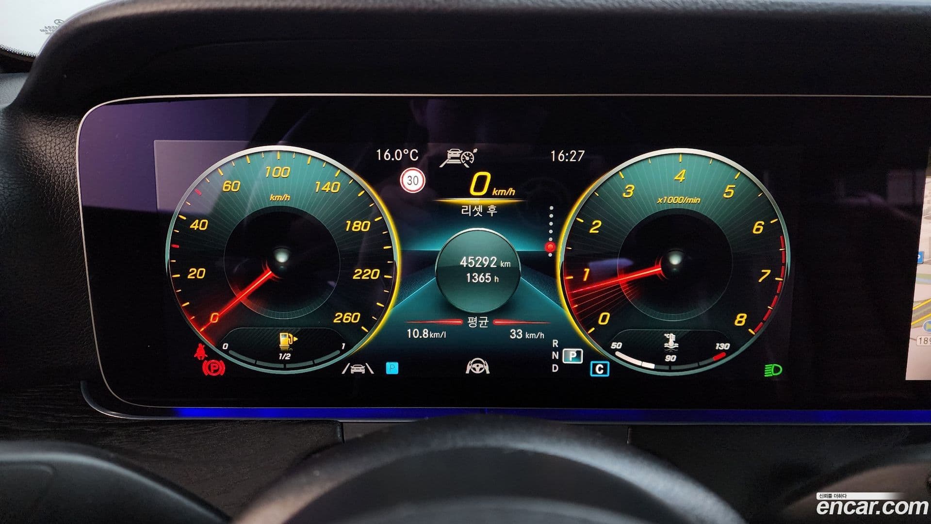 Main__Slider__Photo:E-Class Mercedes-Benz 2023.10-7