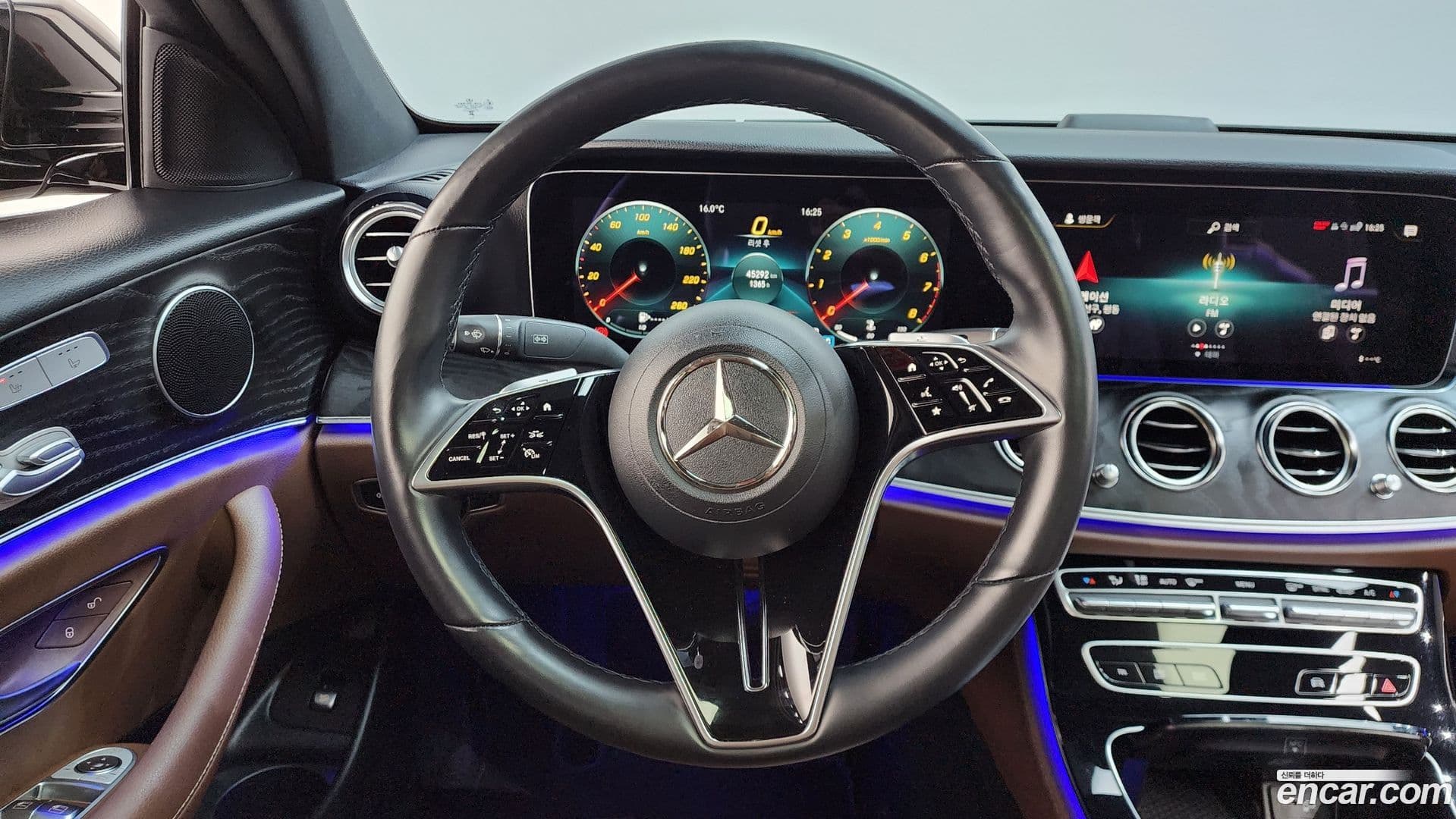 Main__Slider__Photo:E-Class Mercedes-Benz 2023.10-12