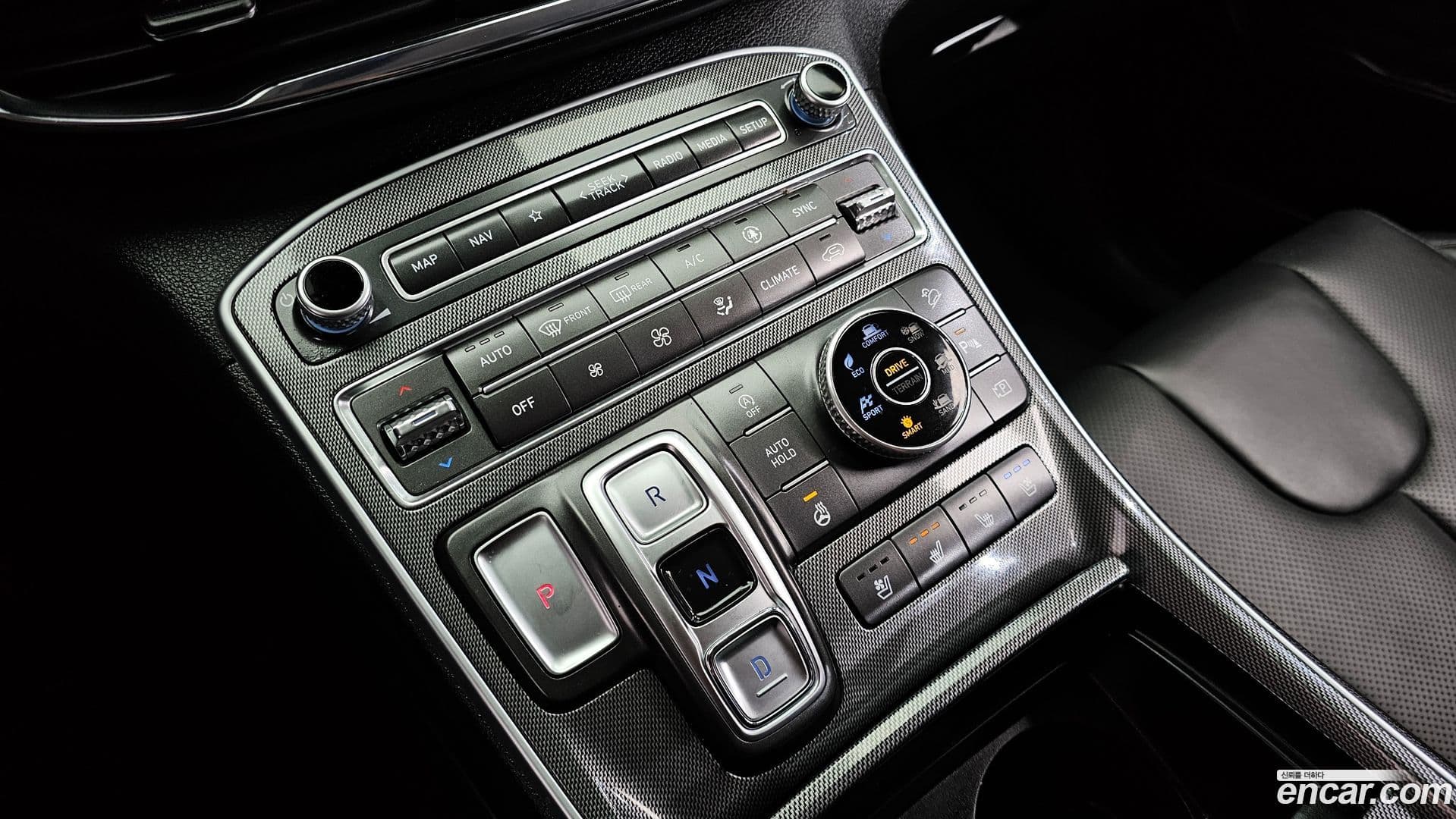 Main__Slider__Photo:Santafe Hyundai 2022.11-8