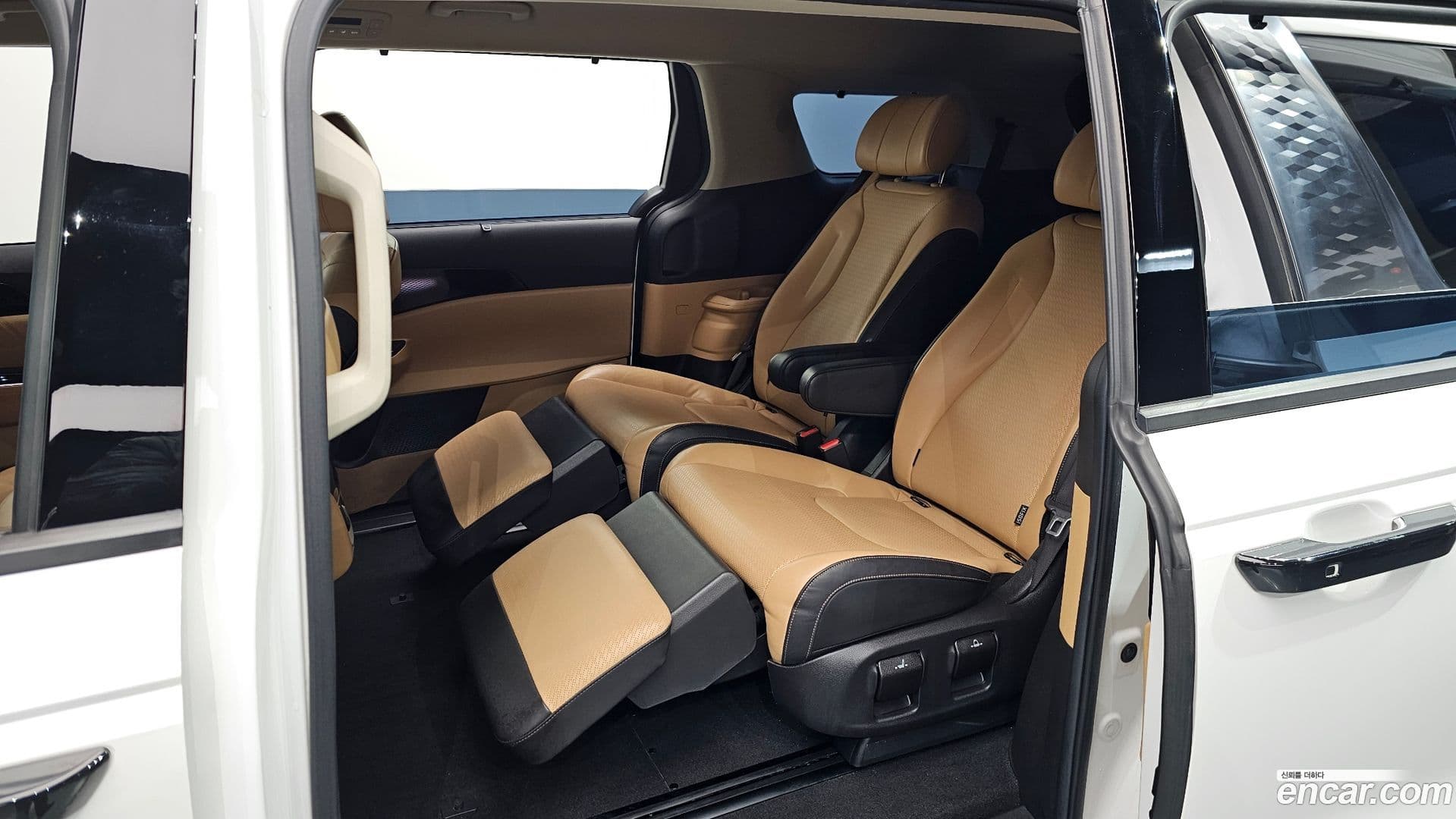 Main__Slider__Photo:Canival Kia 2021.2-11