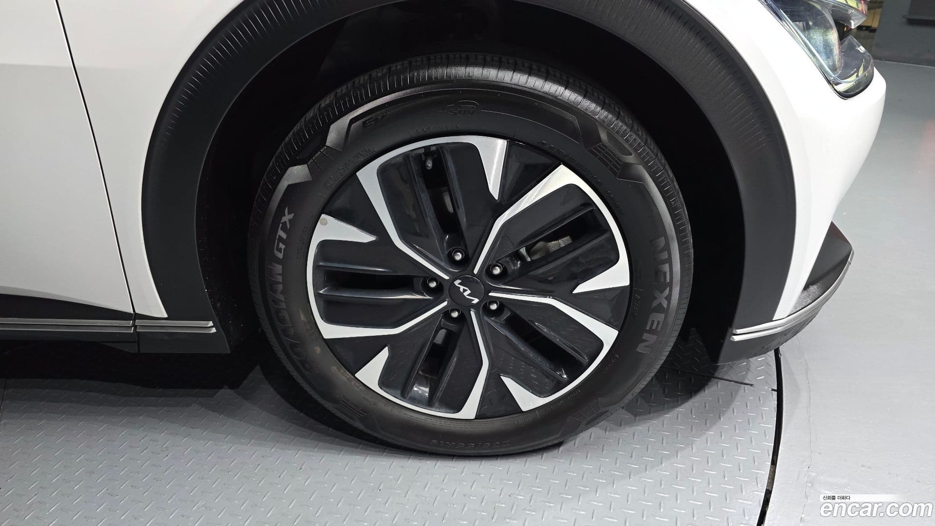 Main__Slider__Photo:EV6 Kia 2022.5-4