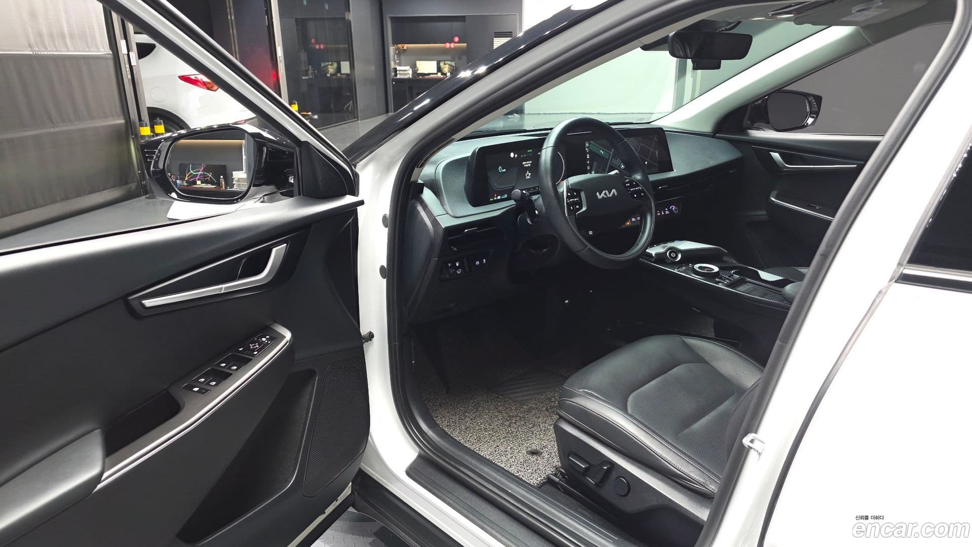 Main__Slider__Photo:EV6 Kia 2022.5-9