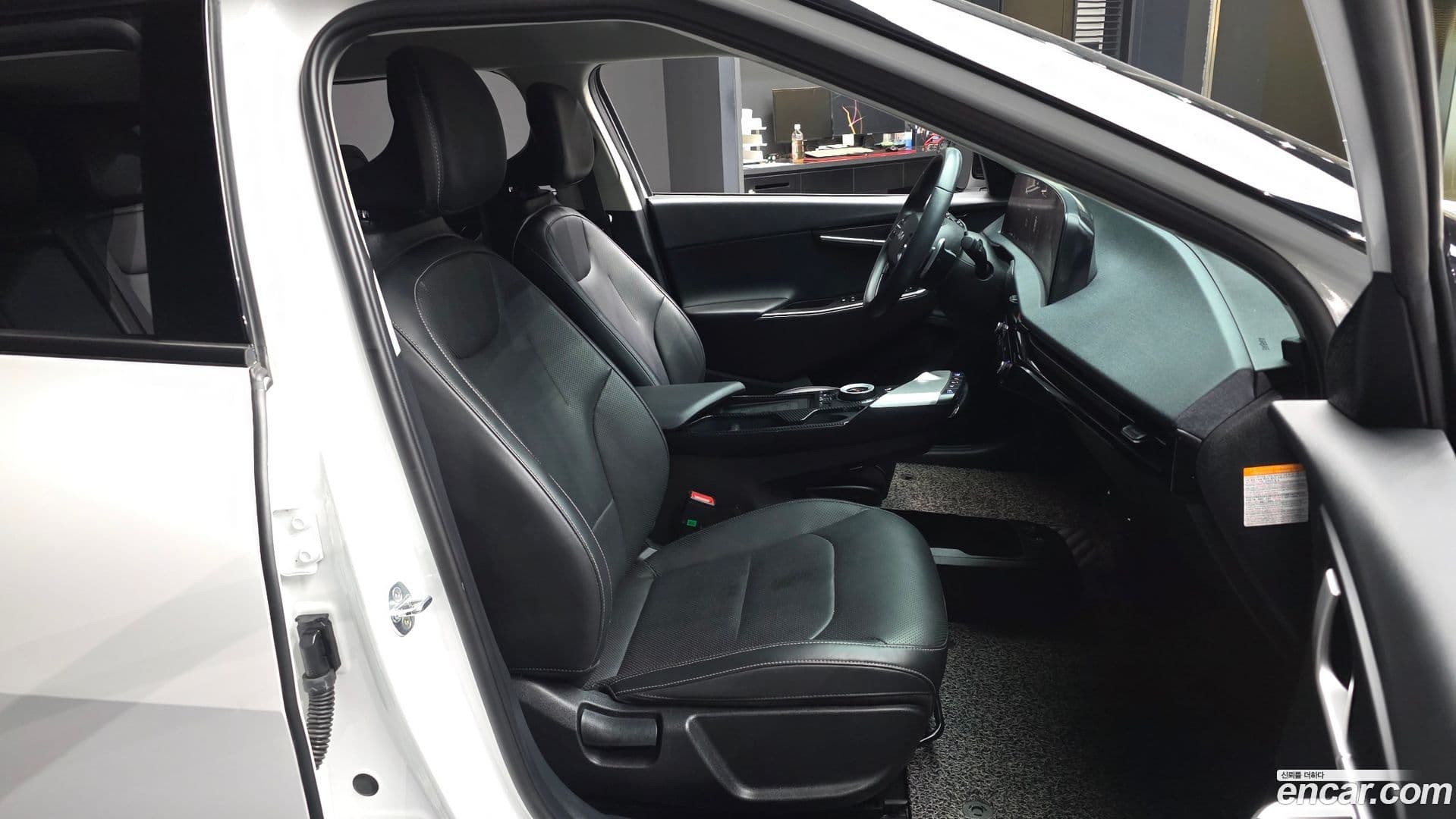 Main__Slider__Photo:EV6 Kia 2022.5-10