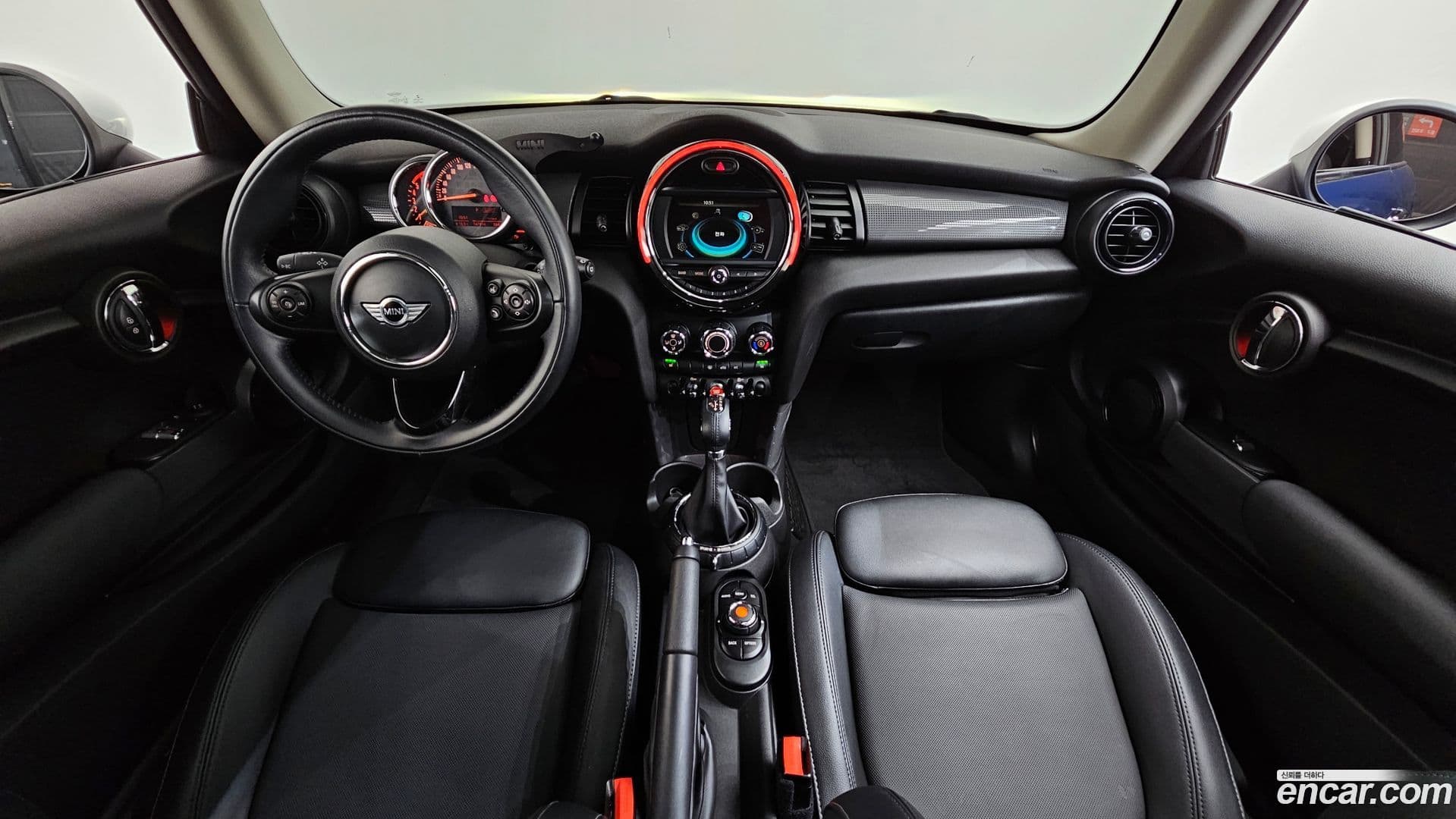 Main__Slider__Photo:Cooper Mini 2017.4-6