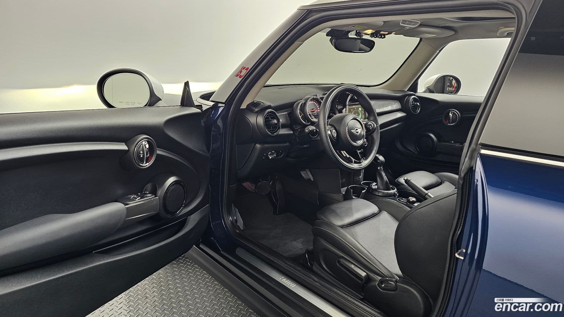 Main__Slider__Photo:Cooper Mini 2017.4-9