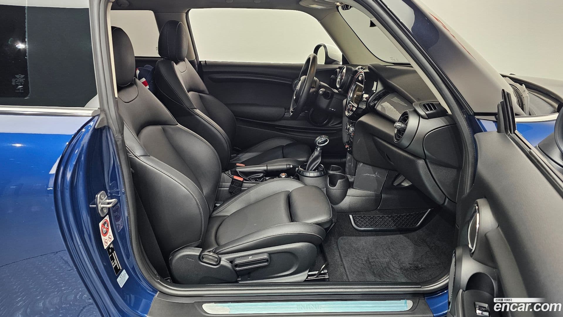 Main__Slider__Photo:Cooper Mini 2017.4-10