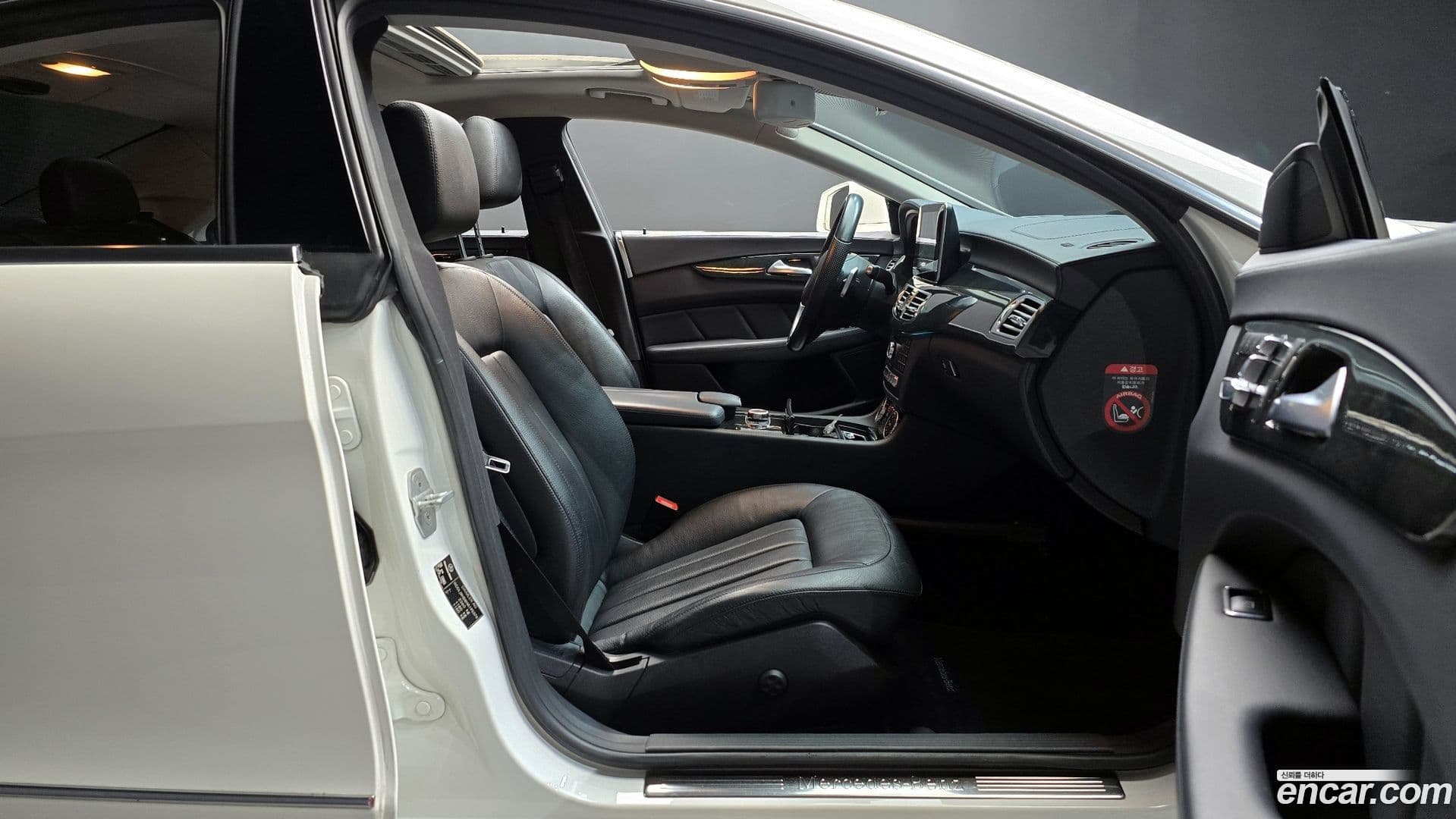 Main__Slider__Photo:CLS-Class Mercedes-Benz 2017.2-9