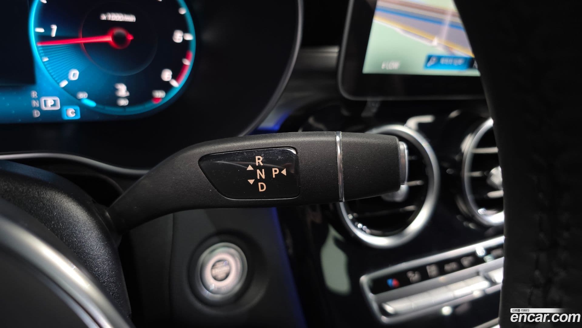 Main__Slider__Photo:GLC-Class Mercedes-Benz 2021.3-8