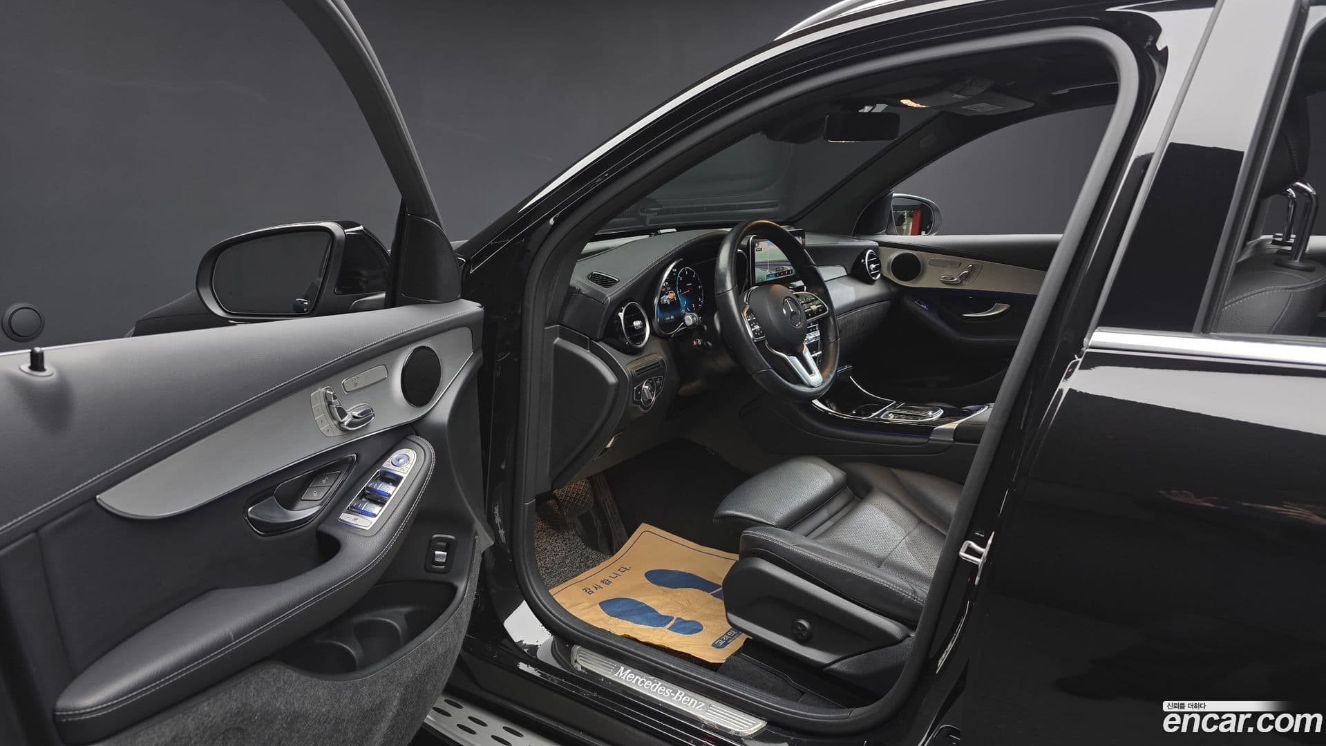 Main__Slider__Photo:GLC-Class Mercedes-Benz 2021.3-9