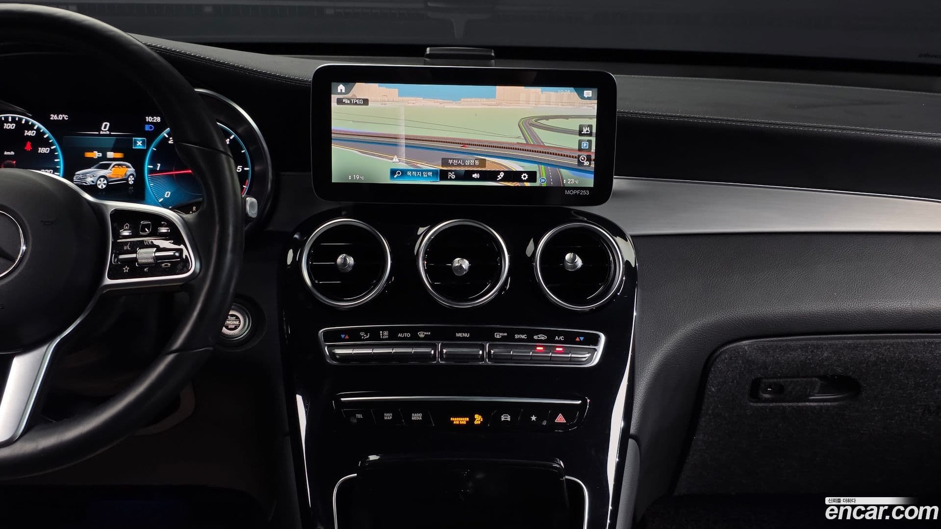 Main__Slider__Photo:GLC-Class Mercedes-Benz 2021.3-13