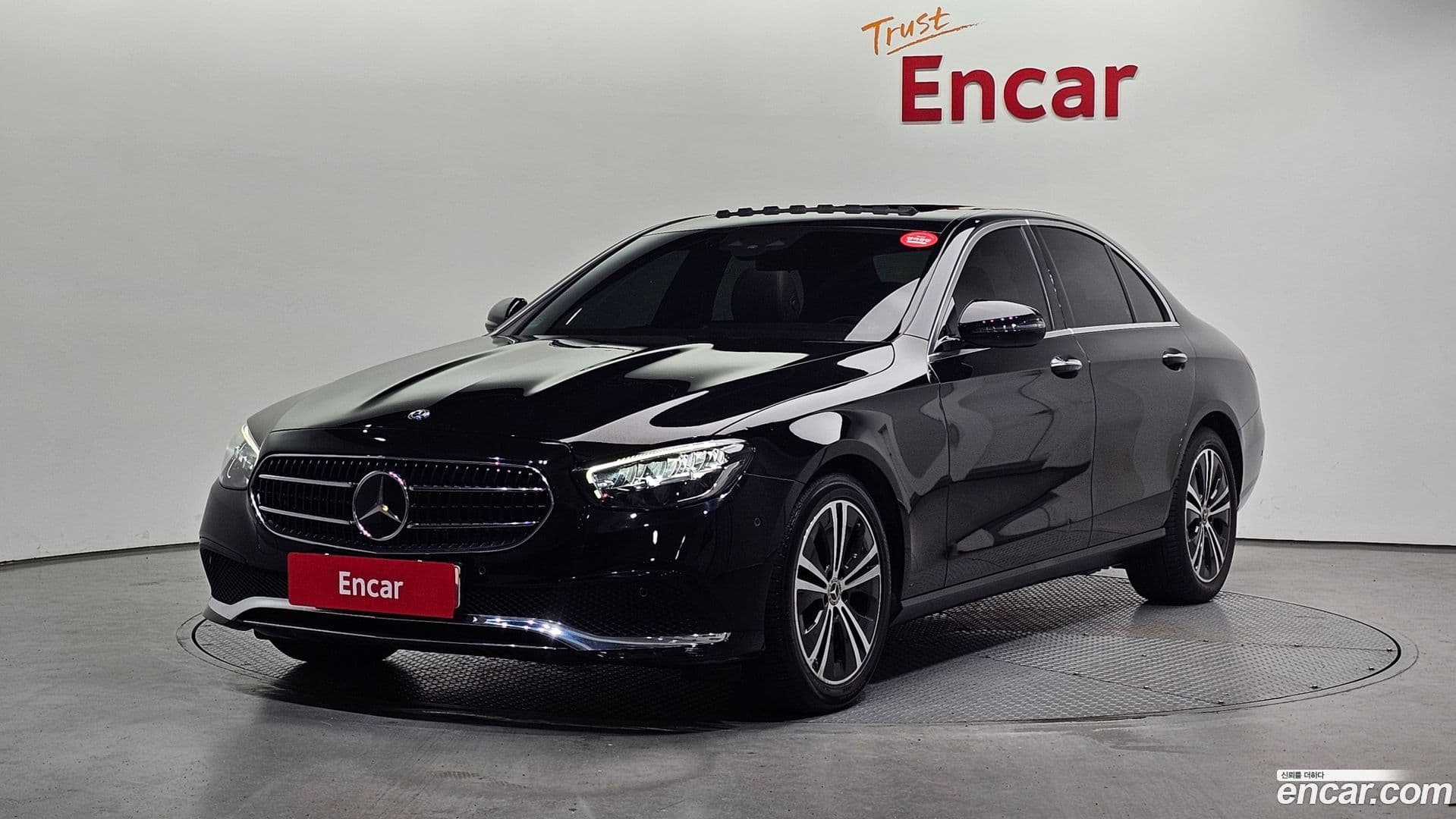 Main__Slider__Photo:E-Class Mercedes-Benz 2021.2-0