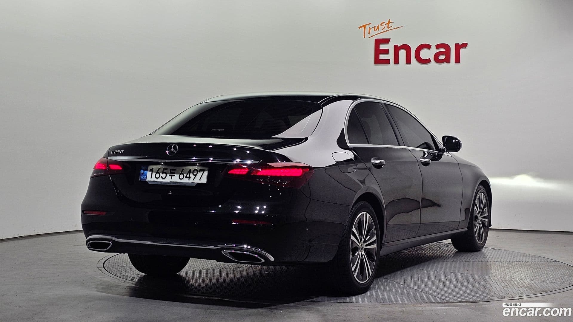 Main__Slider__Photo:E-Class Mercedes-Benz 2021.2-1