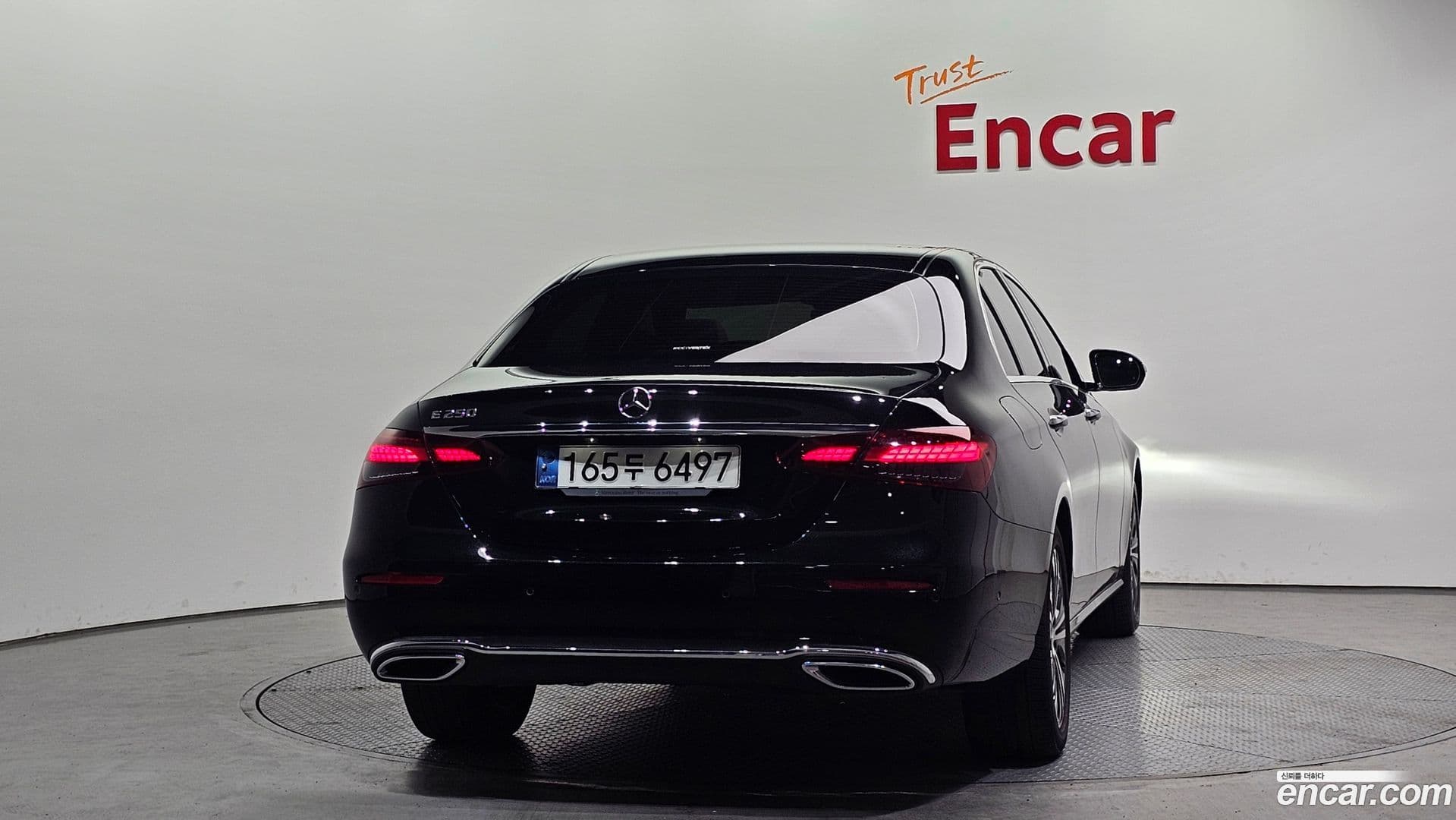 Main__Slider__Photo:E-Class Mercedes-Benz 2021.2-3