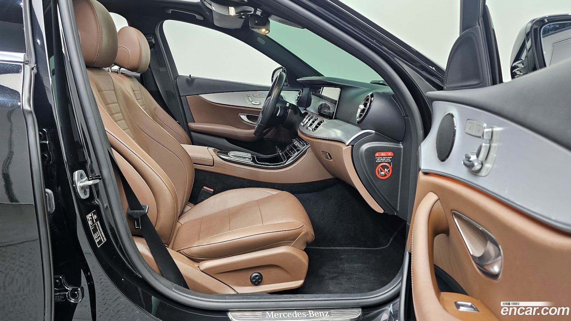 Main__Slider__Photo:E-Class Mercedes-Benz 2021.2-9