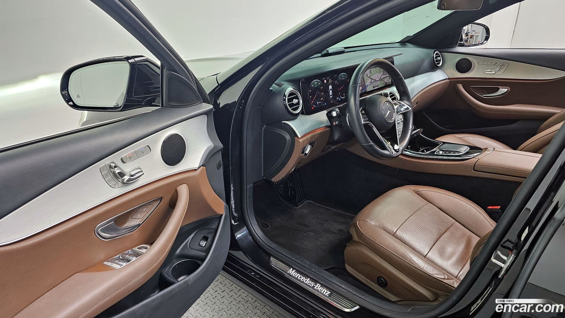 Main__Slider__Photo:E-Class Mercedes-Benz 2021.2-10