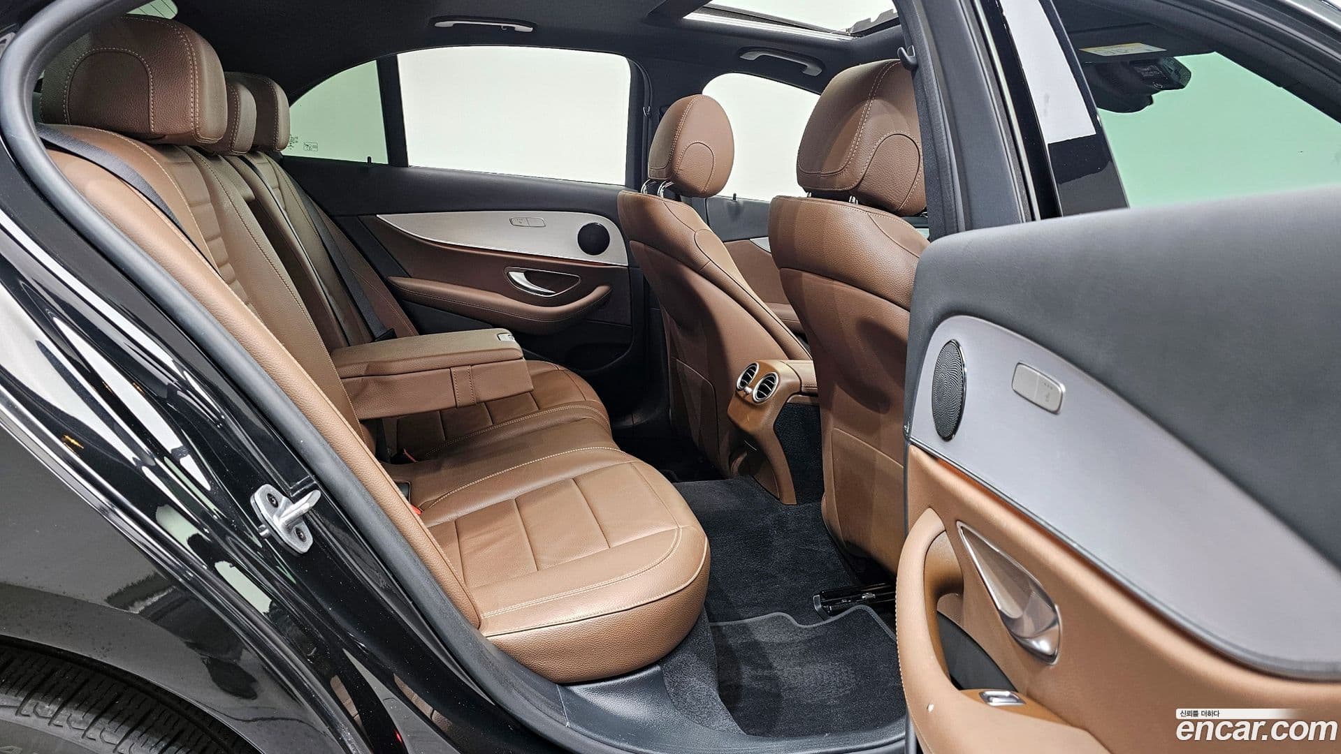 Main__Slider__Photo:E-Class Mercedes-Benz 2021.2-12