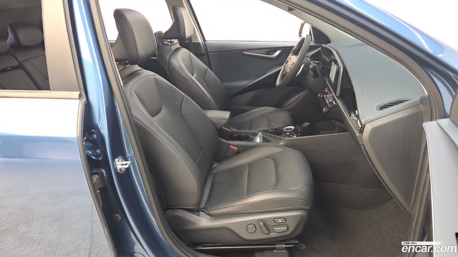 Main__Slider__Photo:Niro Kia 2022.2-10