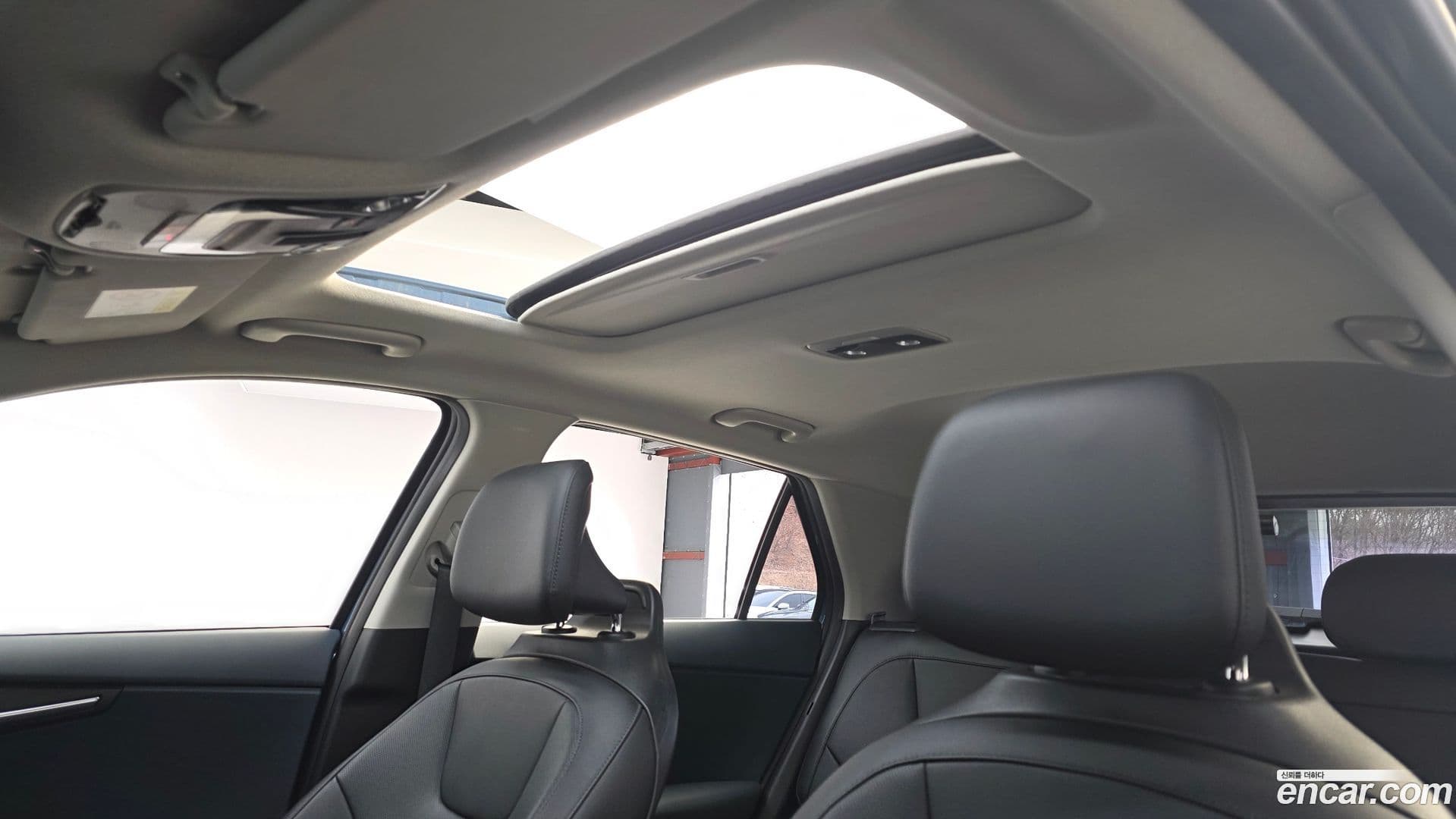 Main__Slider__Photo:Niro Kia 2022.2-17