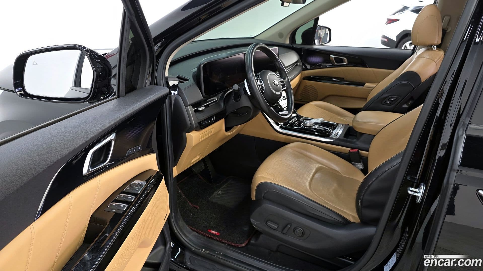 Main__Slider__Photo:Canival Kia 2021.2-9