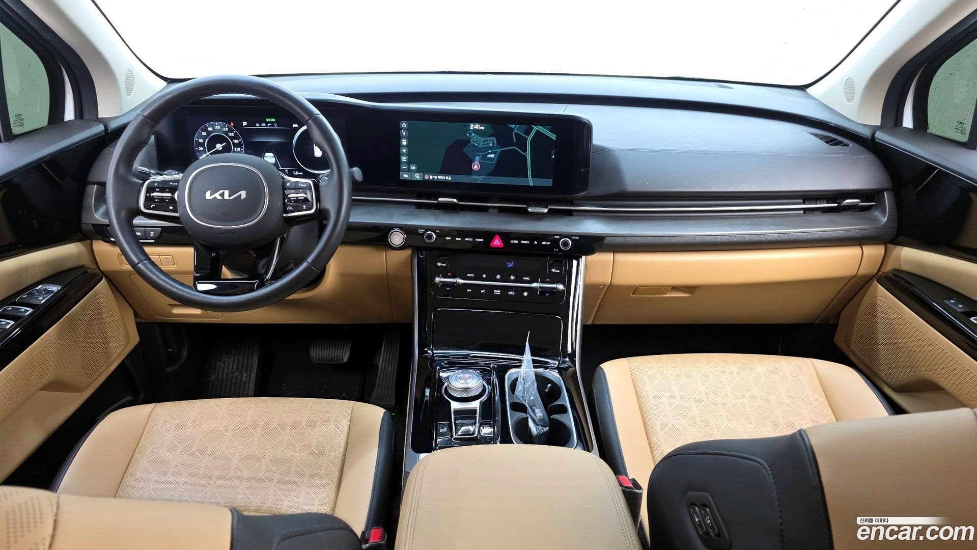 Main__Slider__Photo:Canival Kia 2023.2-6