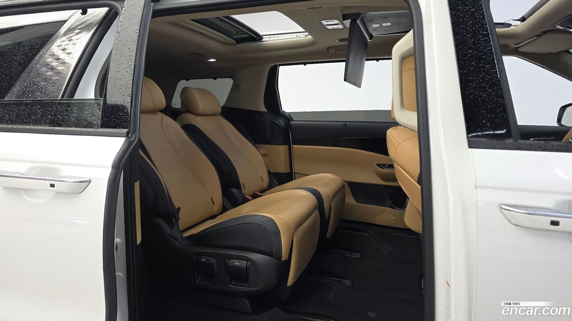 Main__Slider__Photo:Canival Kia 2023.2-11