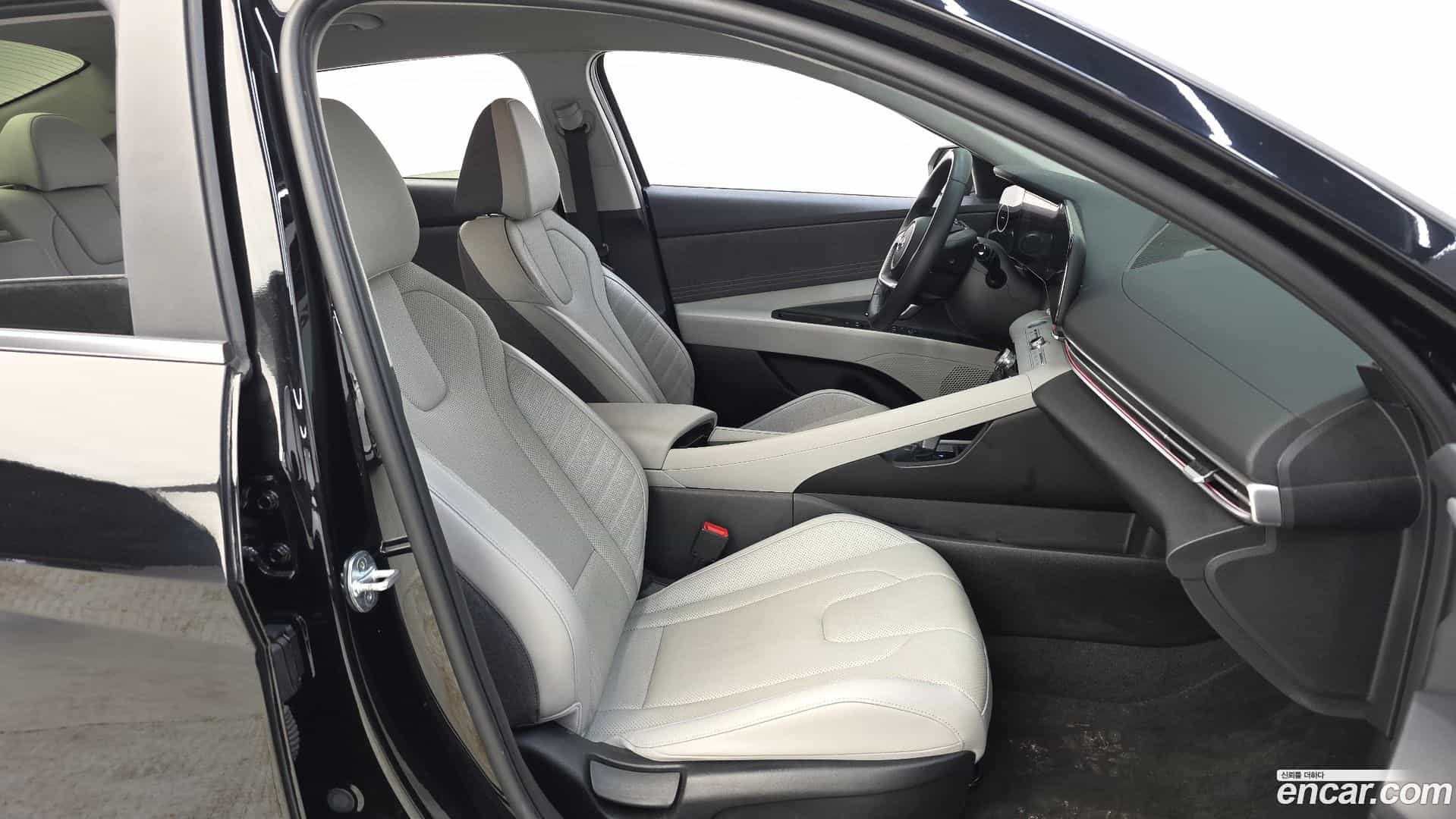 AVANTE Hyundai 2022.2-OPTION-015