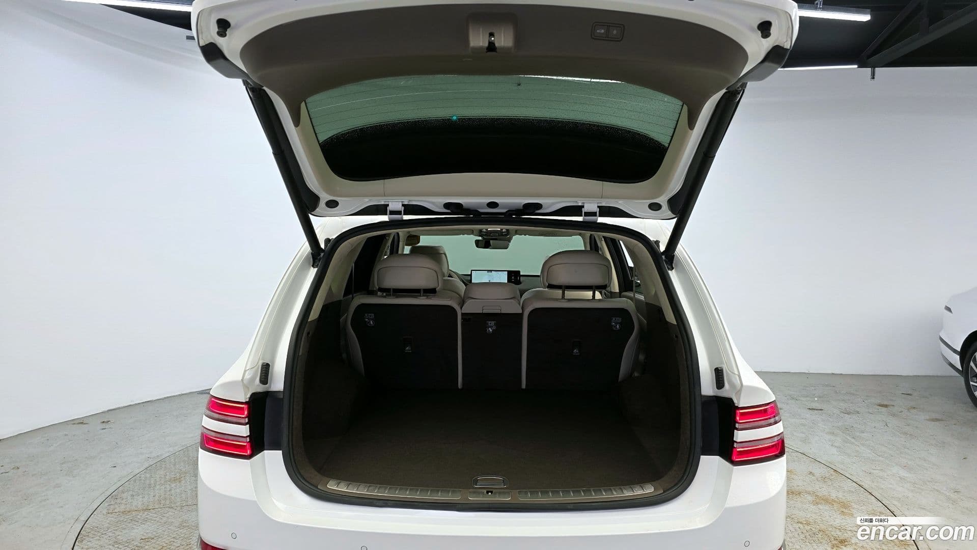 Main__Slider__Photo:GV80 Genesis 2022.10-19