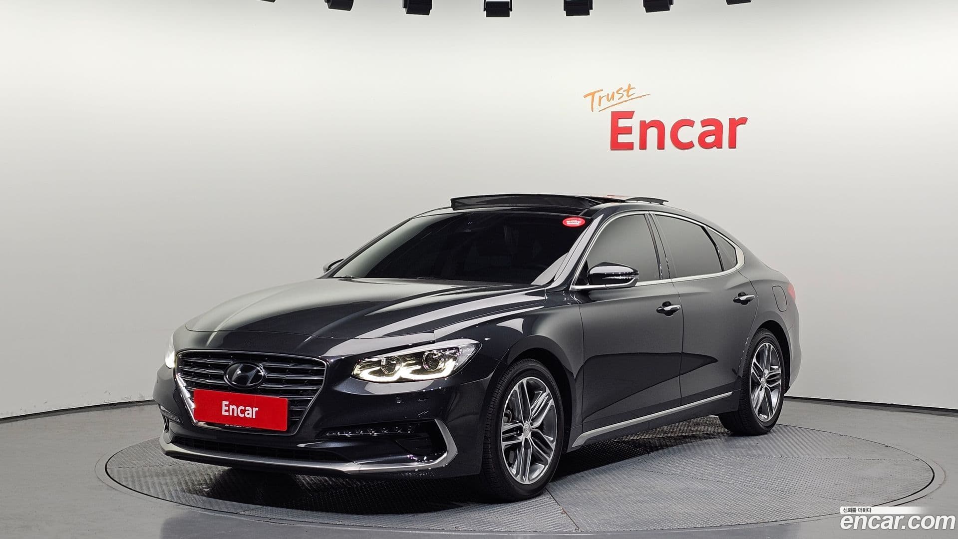 Main__Slider__Photo:Grandeur Hyundai 2018.4-0