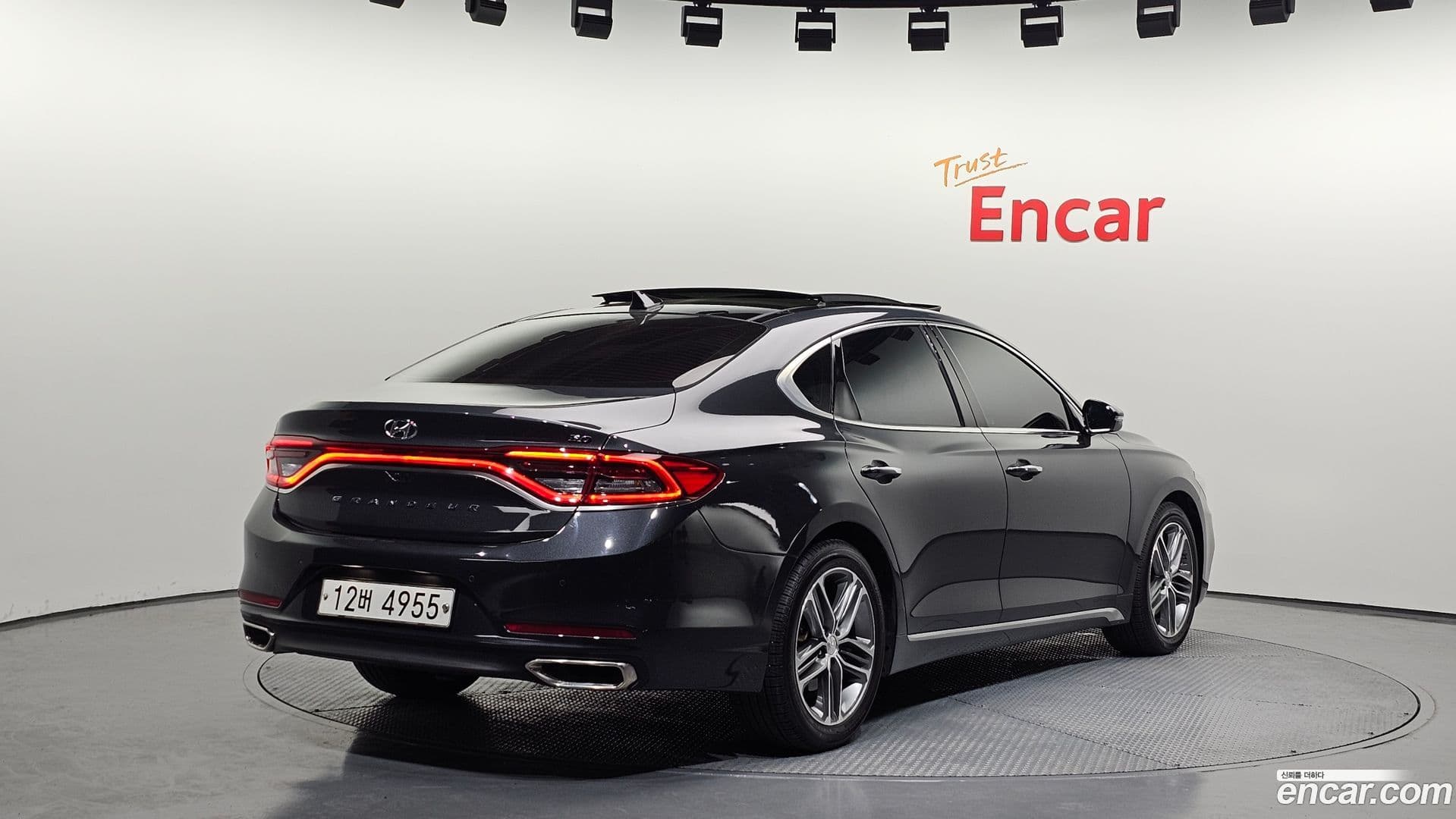 Main__Slider__Photo:Grandeur Hyundai 2018.4-1