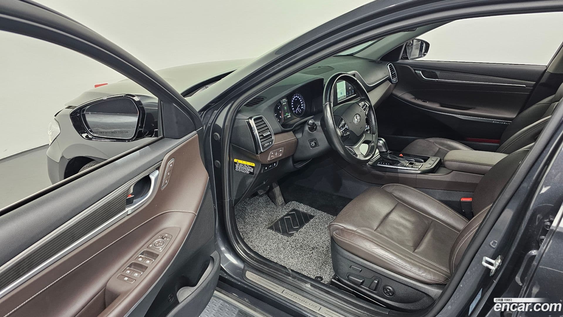 Main__Slider__Photo:Grandeur Hyundai 2018.4-9