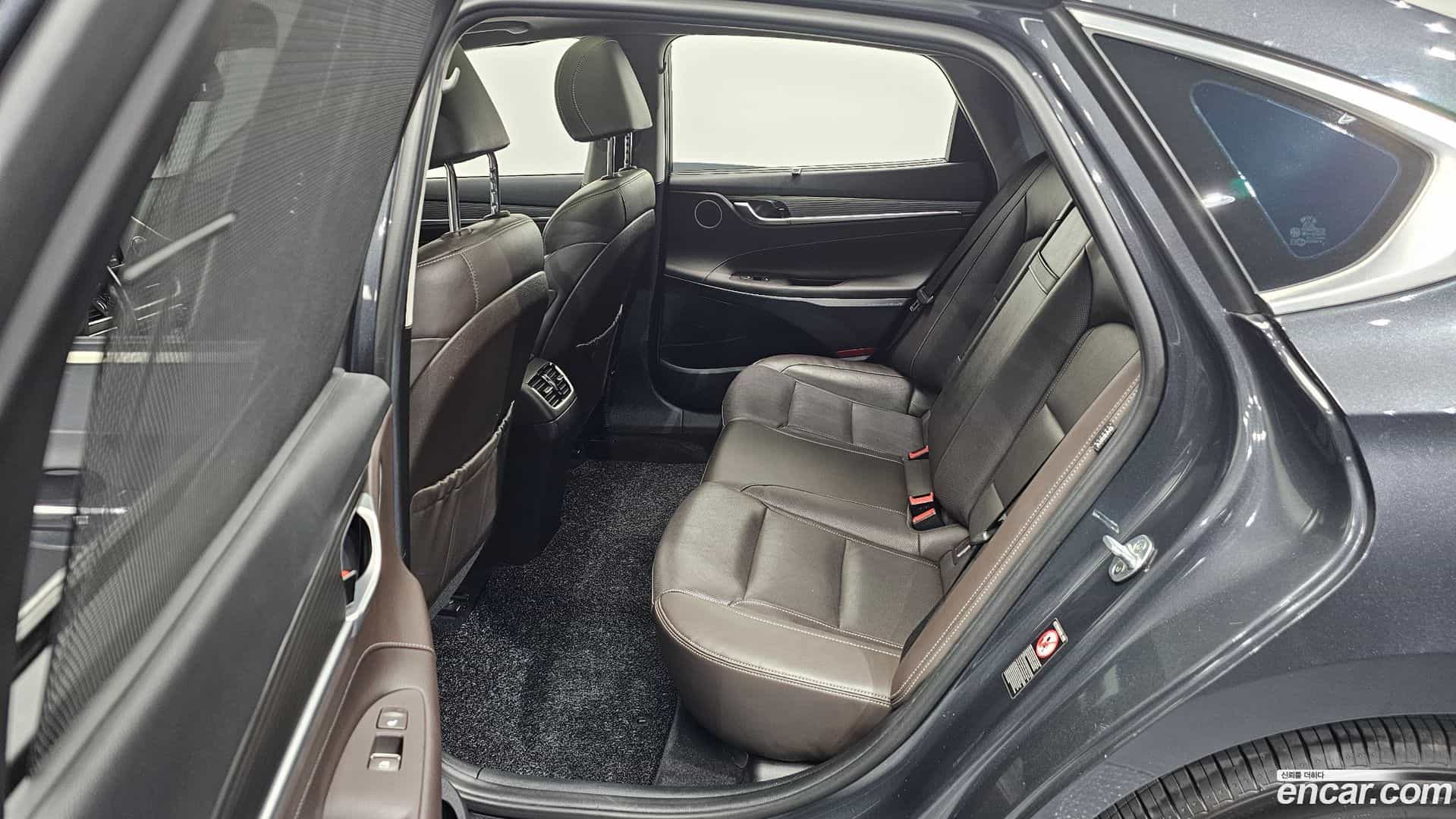 Grandeur Hyundai 2018.4-OPTION-015