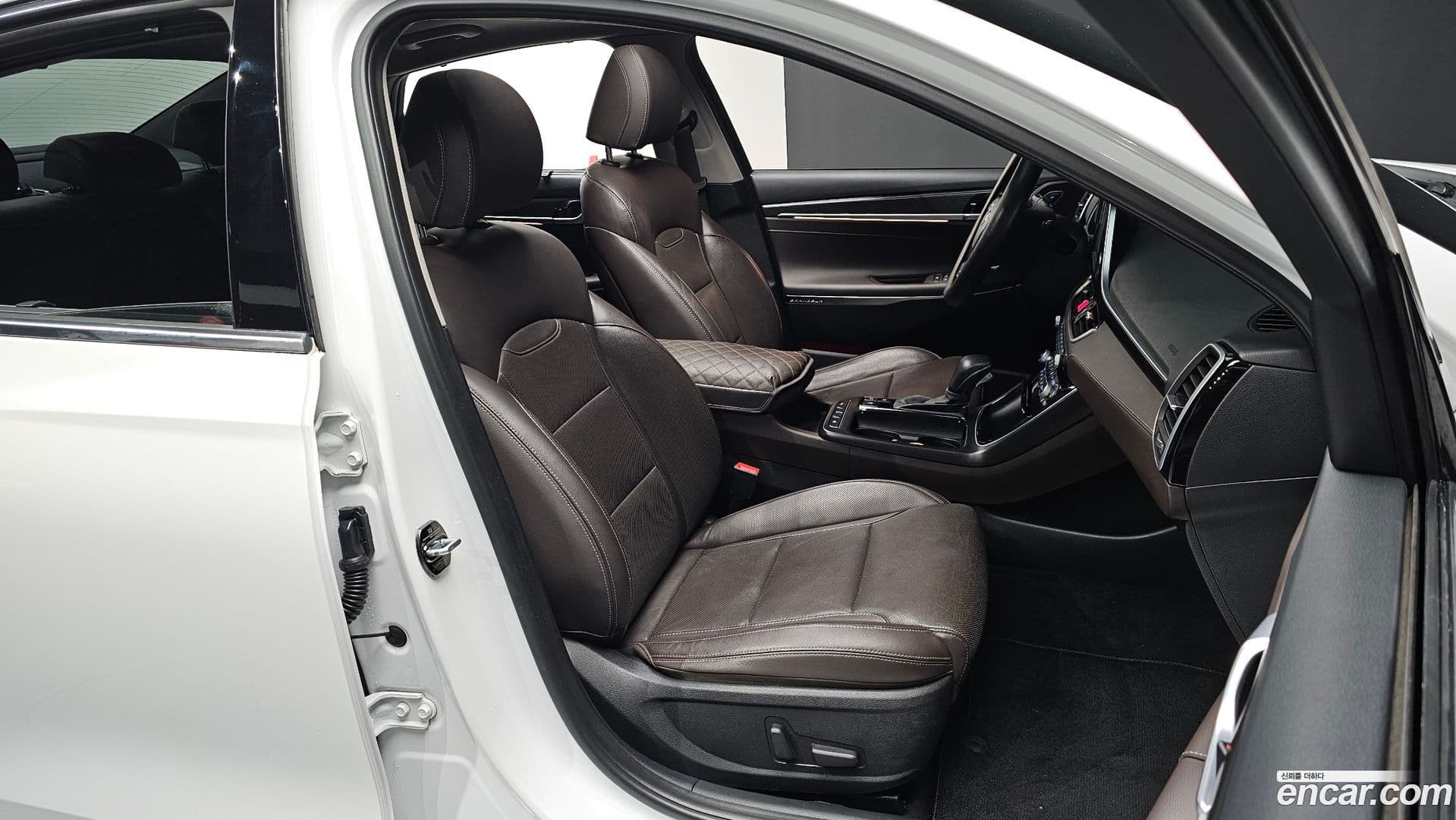 Main__Slider__Photo:Grandeur Hyundai 2018.5-9