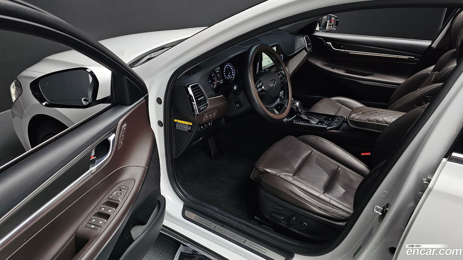 Main__Slider__Photo:Grandeur Hyundai 2018.5-10