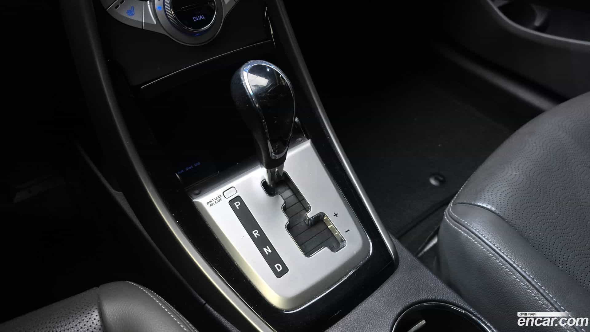 AVANTE Hyundai 2010.8-INNER-009