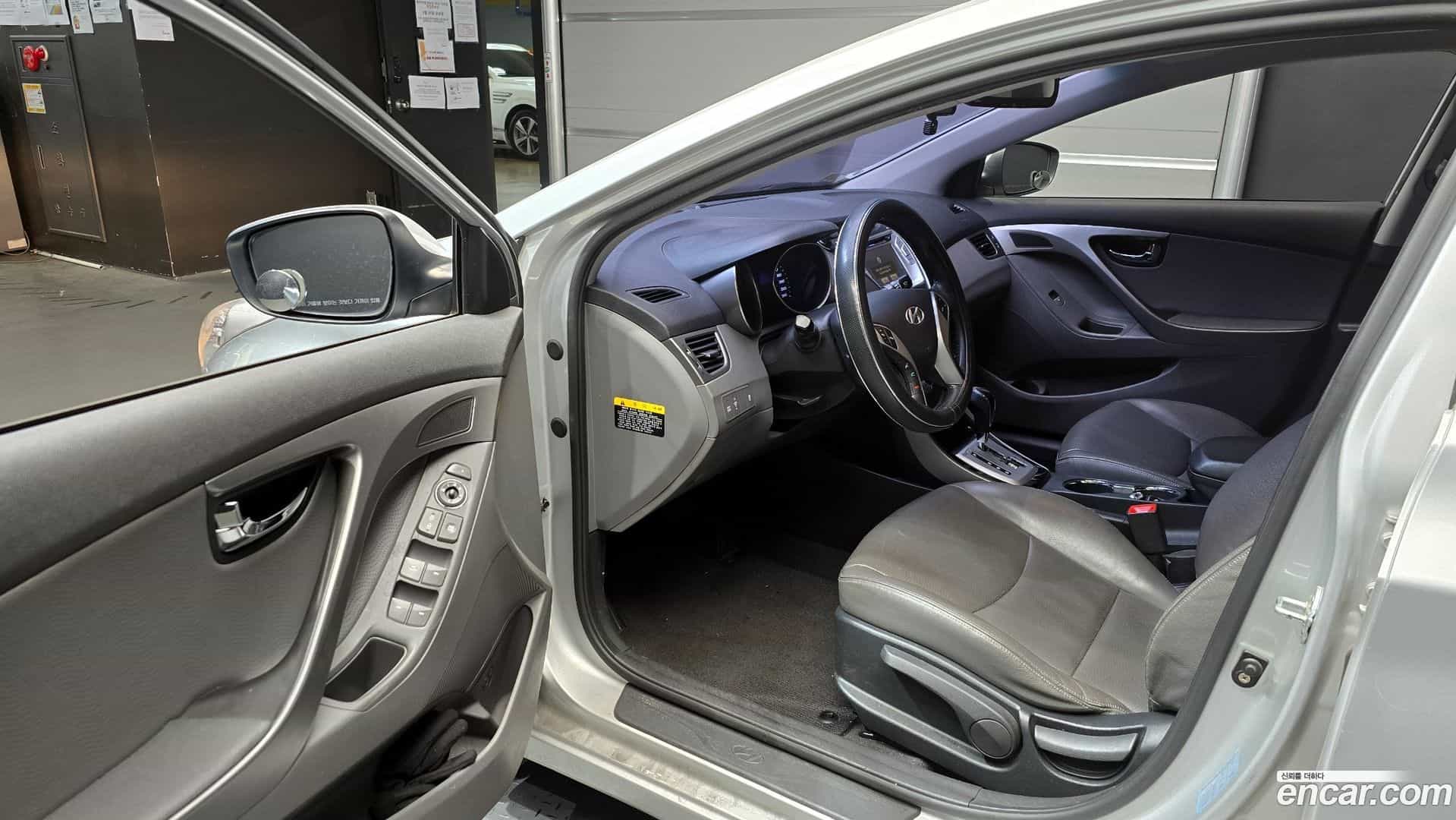 AVANTE Hyundai 2010.8-OPTION-015