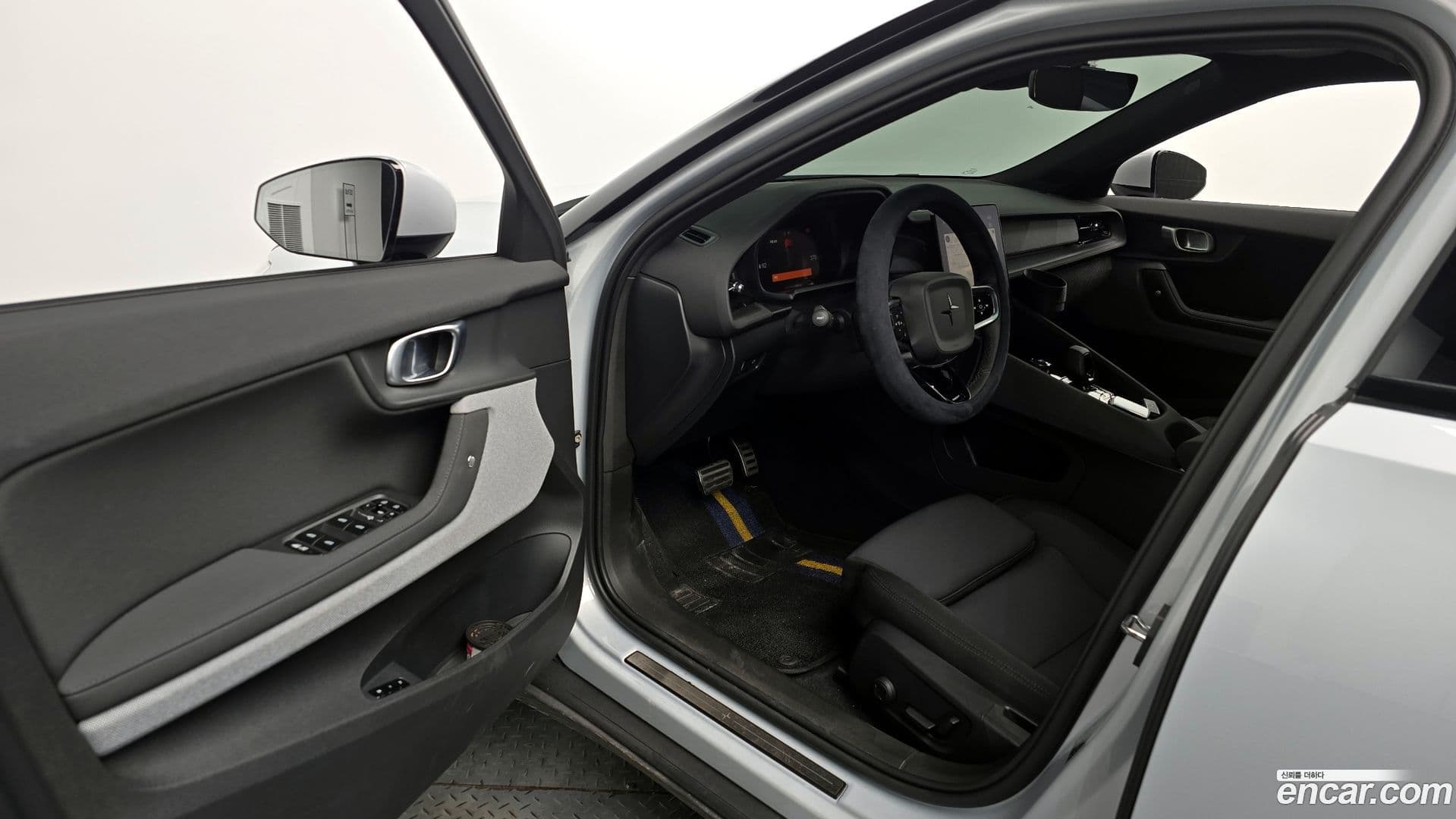 Main__Slider__Photo:Polestar 2 Polestar 2022.3-10