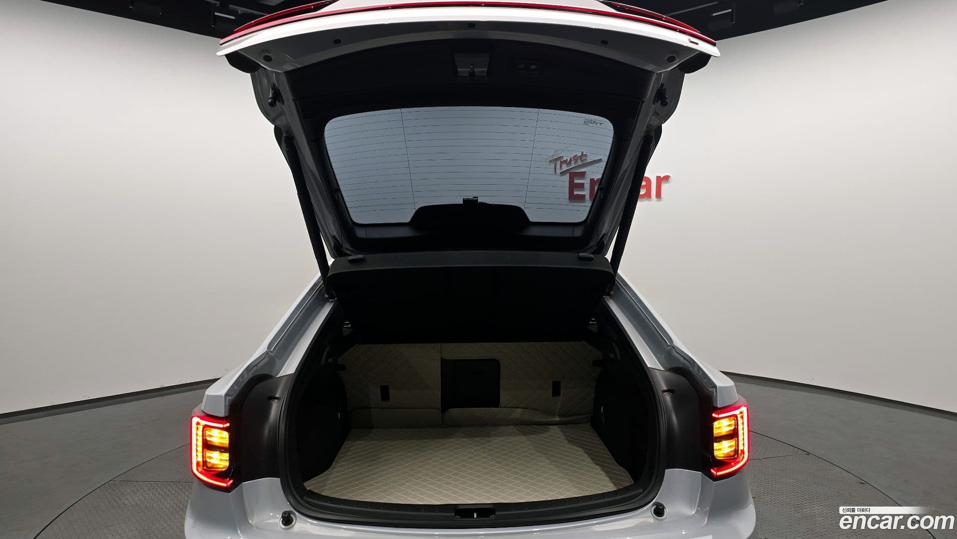 Main__Slider__Photo:Polestar 2 Polestar 2022.3-18