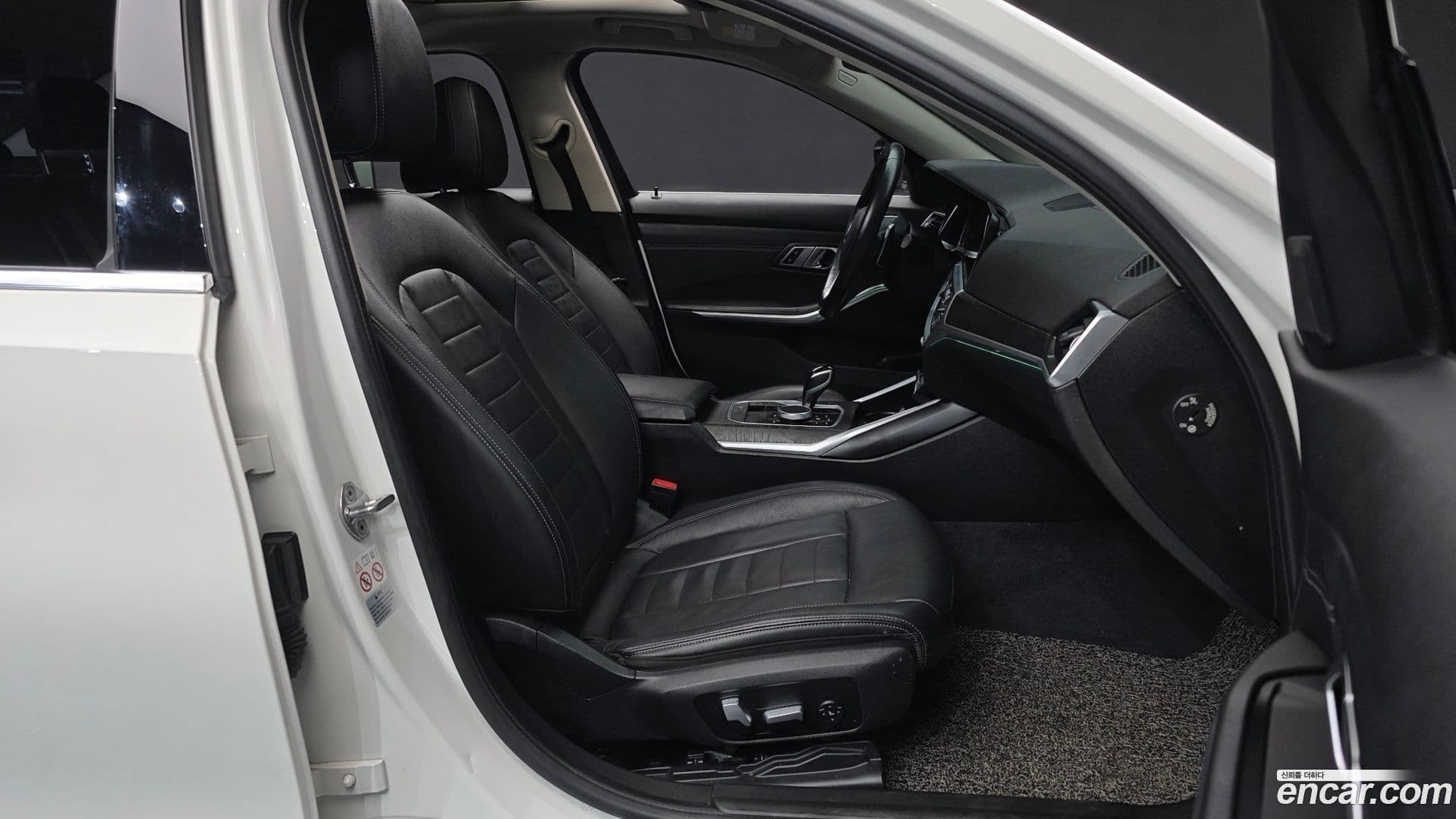 Main__Slider__Photo:3-Series BMW 2019.4-10