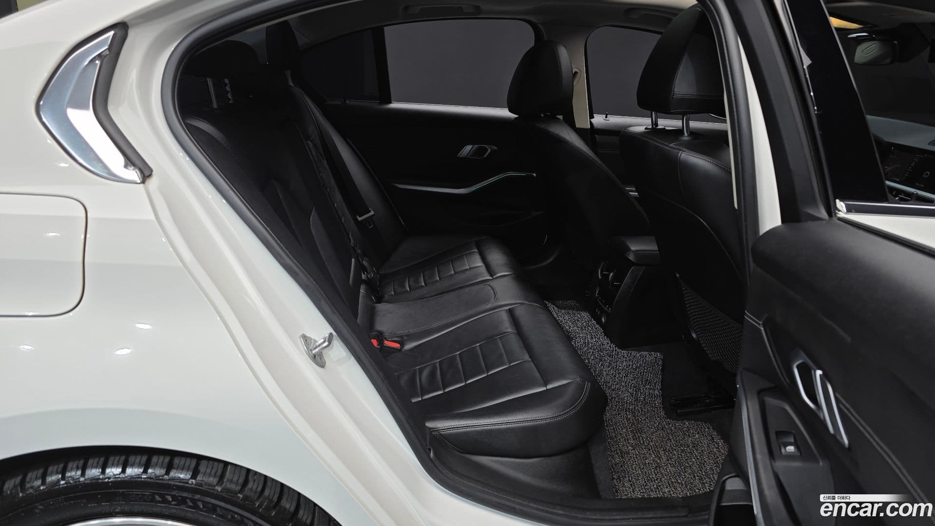 Main__Slider__Photo:3-Series BMW 2019.4-11