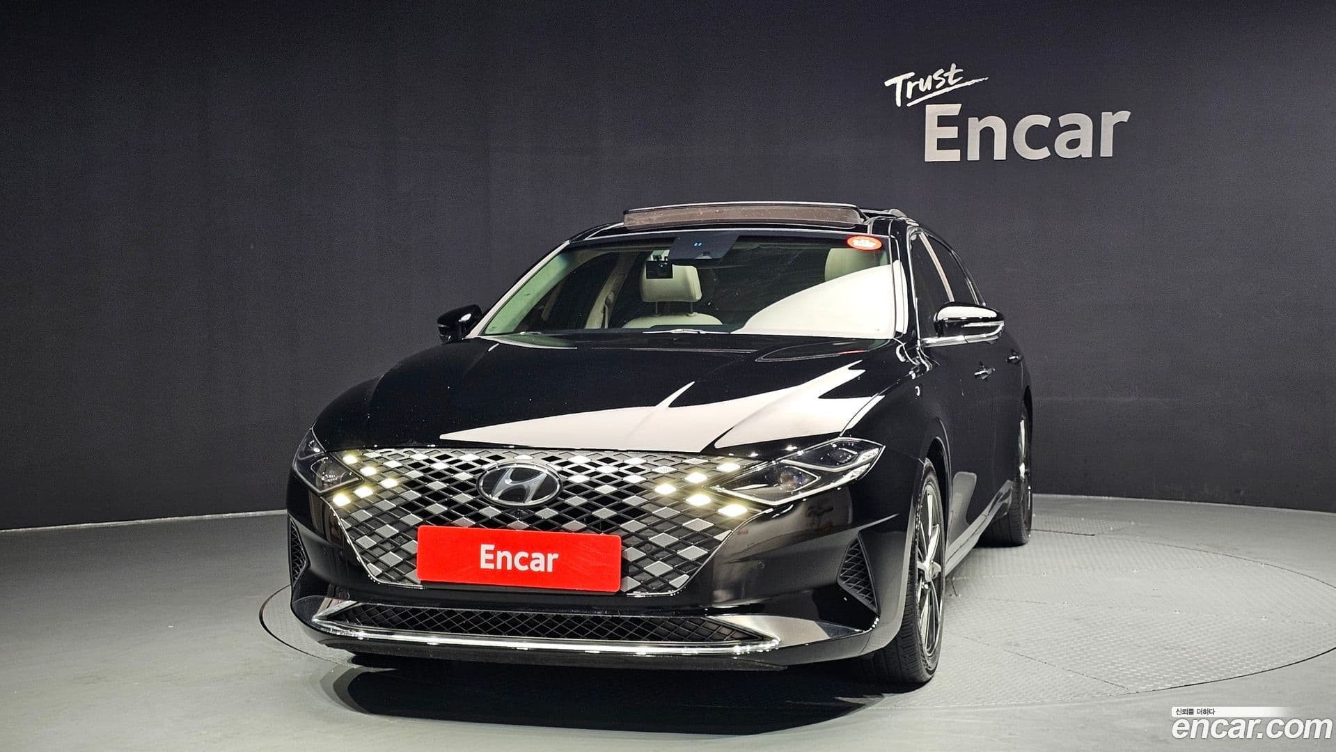 Main__Slider__Photo:Grandeur Hyundai 2022.10-2