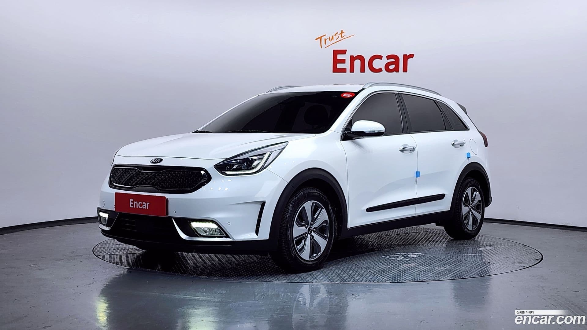 Main__Slider__Photo:Niro Kia 2019.0-0