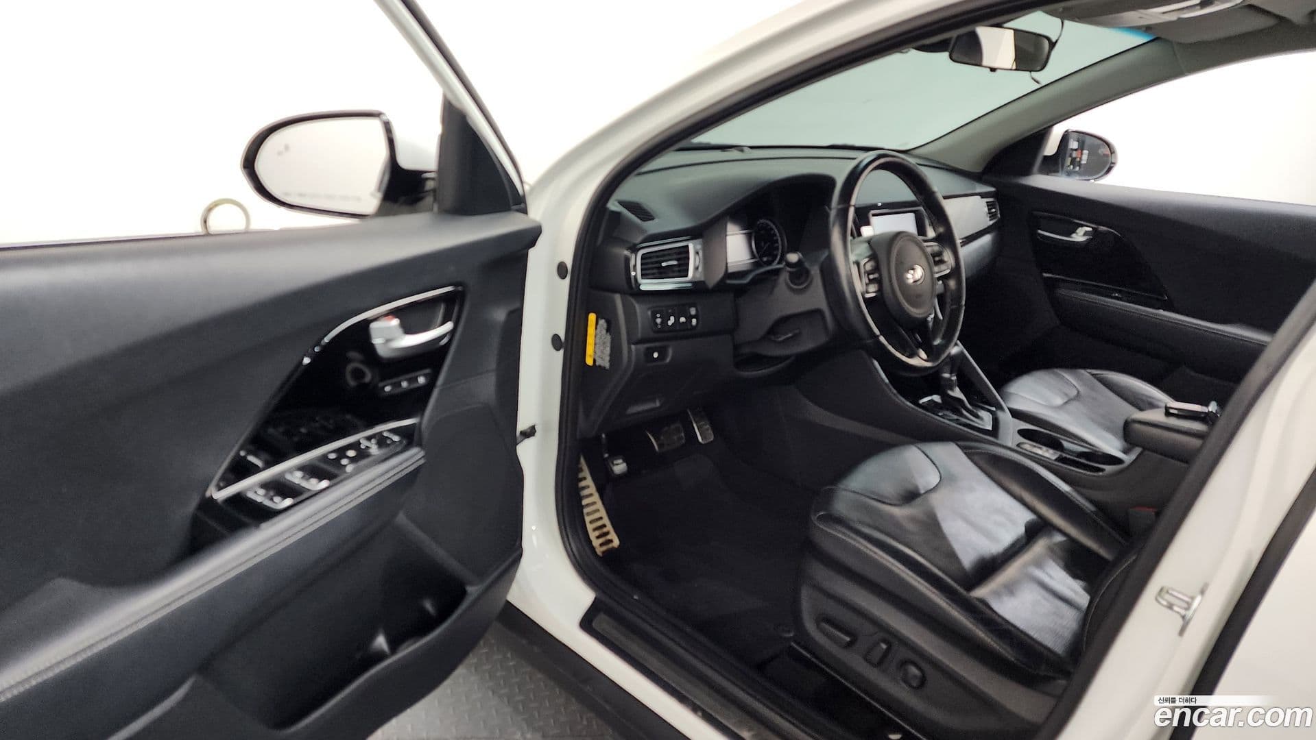 Main__Slider__Photo:Niro Kia 2019.0-9