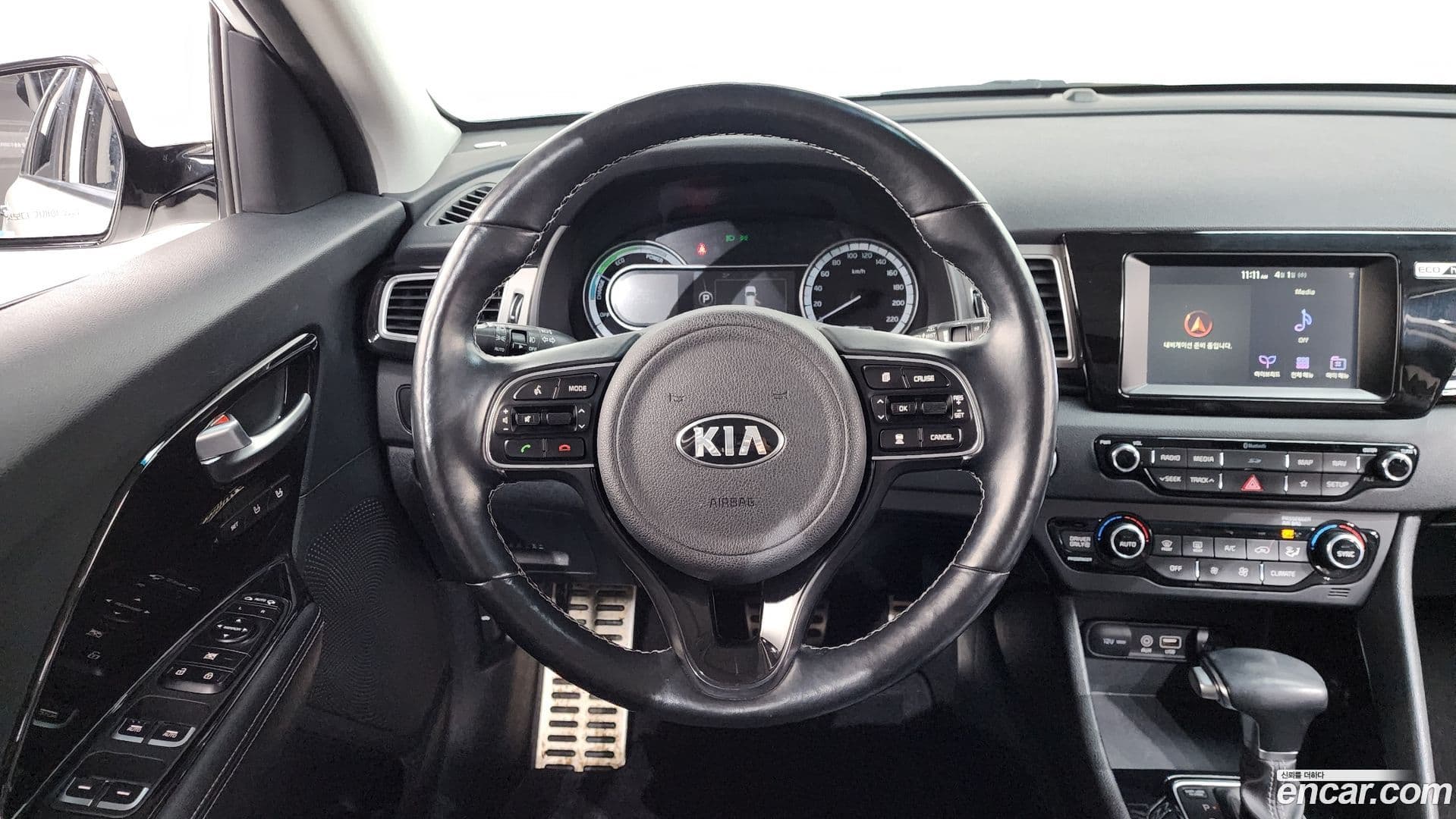 Main__Slider__Photo:Niro Kia 2019.0-12